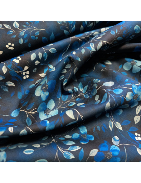 Tissu, Popeline de Coton Impression Digitale, Feuilles et Fleurs Bleues, Laize 150 cm, 100% Coton 108.5g/m²