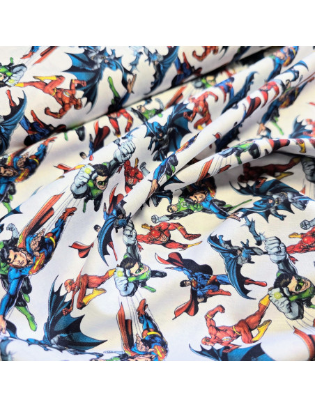 Tissu, Popeline de Coton, Avengers sur Fond Blanc, Laize 150 cm, 100% Coton