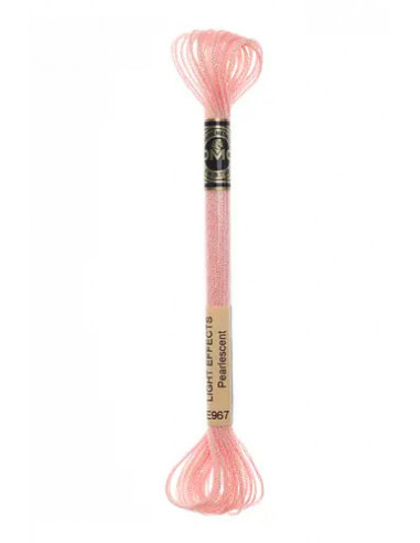 Fil à broder, Mouliné Effet Lumière DMC Art 317W, 100% Polyester, 8 m, Flamant nacré Métallisé (E967)