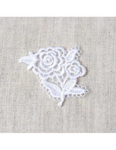 Ecusson thermocollant, dentelle blanche, fleur