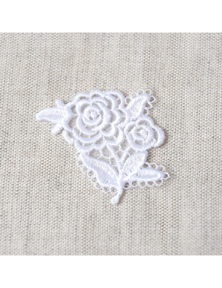 Ecusson thermocollant, dentelle blanche, fleur