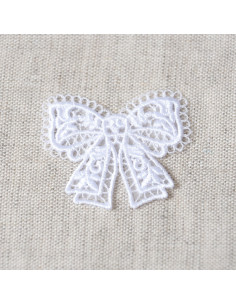 Ecusson thermocollant, dentelle blanche, nœud