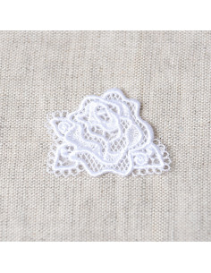 Ecusson thermocollant, dentelle blanche, rose