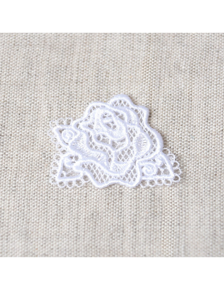 Ecusson thermocollant, dentelle blanche, rose