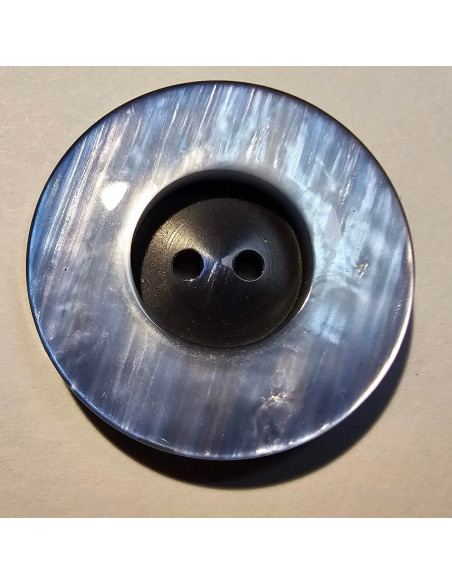 Bouton polyester 2 trous, 27mm, rond avec des reflets bleues