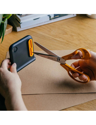 Aiguiseur de ciseaux, fiskars