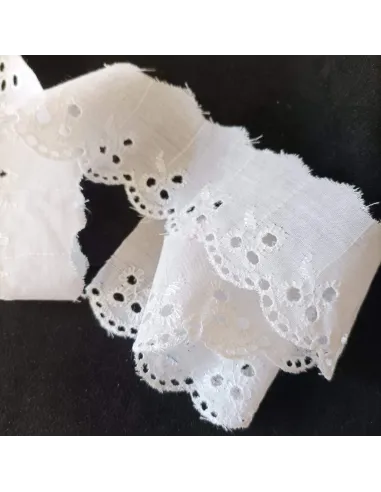 Ruban broderie anglaise blanc