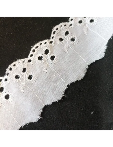 Ruban broderie anglaise blanc