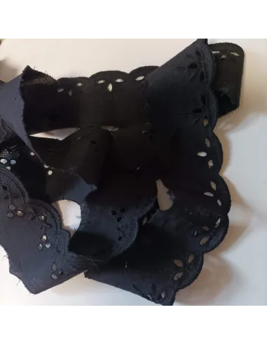 Ruban broderie anglaise noir