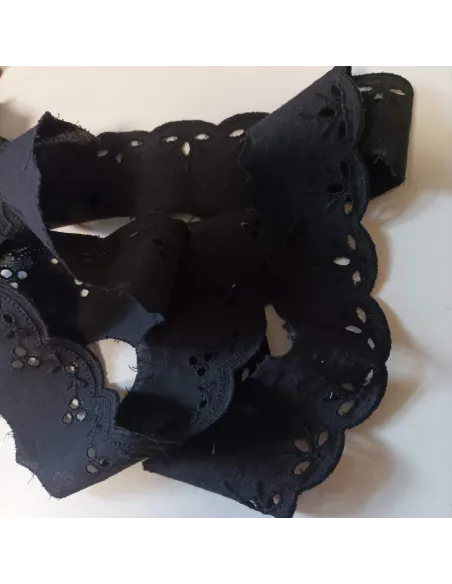 Ruban broderie anglaise noir