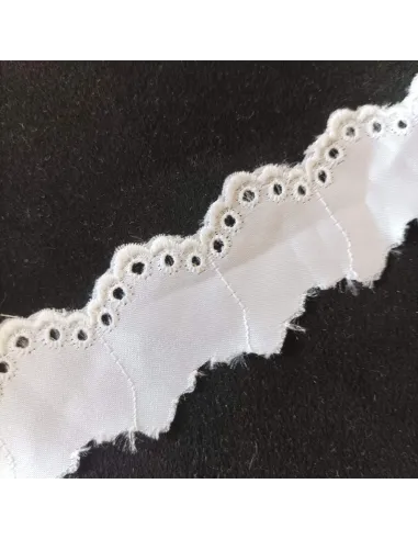Ruban broderie anglaise blanc satiné