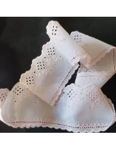 Ruban broderie anglaise rose