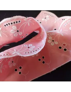 Ruban broderie anglaise blanc et rose