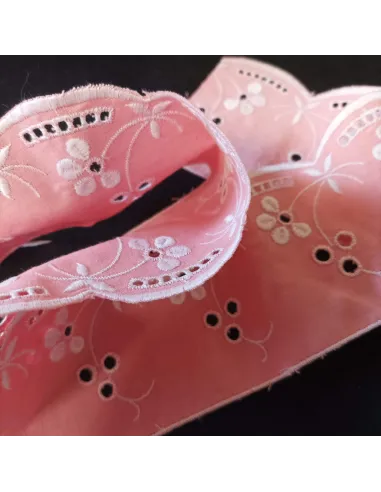 Ruban broderie anglaise blanc et rose