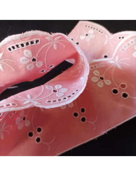 Ruban broderie anglaise blanc et rose