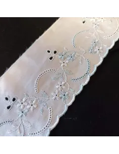 Ruban broderie anglaise satinée blanc et bleu clair 2