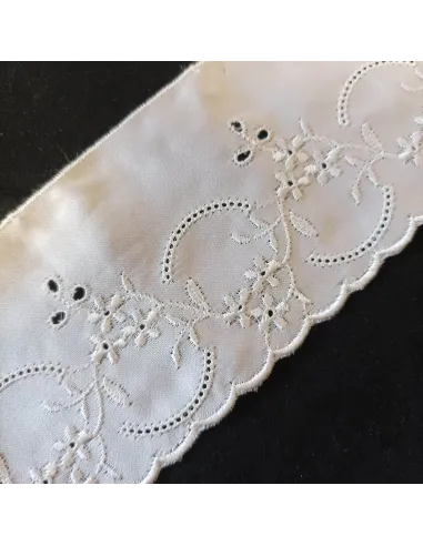 Ruban broderie anglaise satinée blanc
