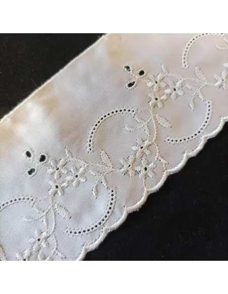 Ruban broderie anglaise satinée blanc