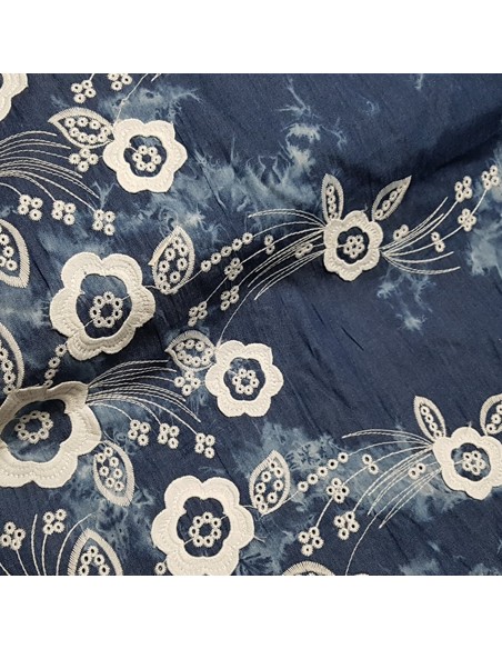 Tissu, Chambray Brodé Fleuri, Bleu Ciel, Laize 140 cm, 100% Coton 189g/ml