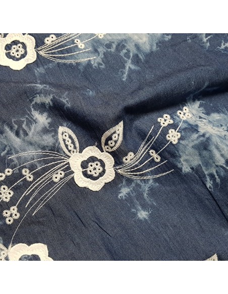 Tissu, Chambray Brodé Fleuri, Bleu Ciel, Laize 140 cm, 100% Coton 189g/ml