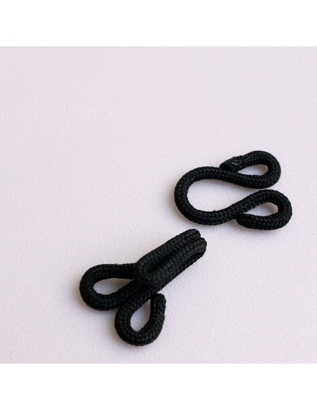 Agrafes et portes pour fourrures, noir