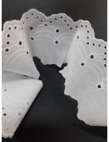 Ruban broderie anglaise