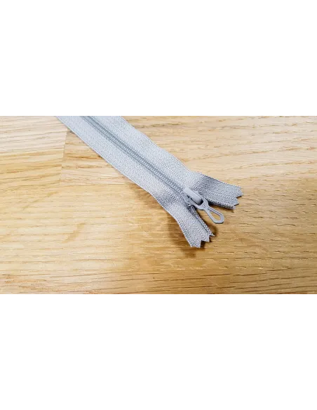 Fermeture à glissière Z51 gris clair 20 cm | Zephyr Tissus