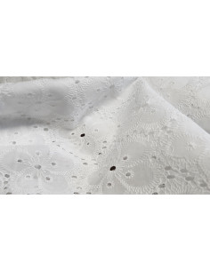 Broderie anglaise, fleurs, blanc 2