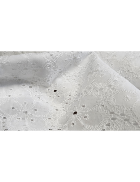 Broderie anglaise, fleurs, blanc