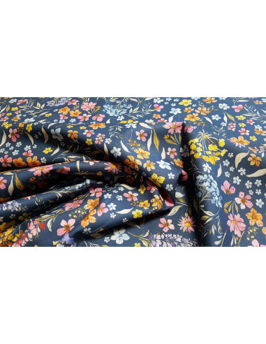 Popeline de coton, fleurs, rose sur fond bleu