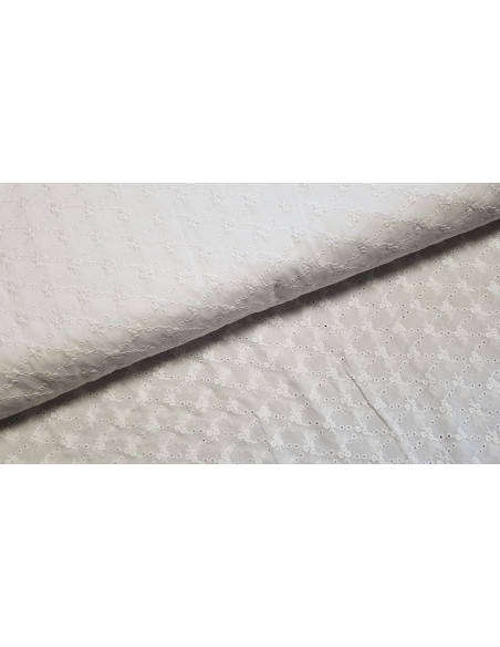 Broderie anglaise, petites fleurs, blanc