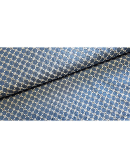 Broderie anglaise sur jeans