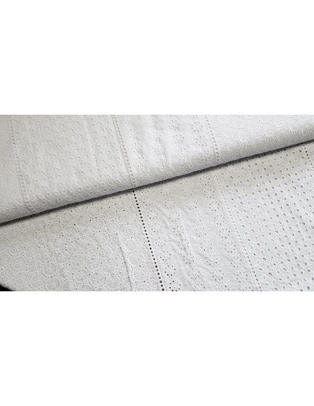 Broderie anglaise, fleurs, blanc