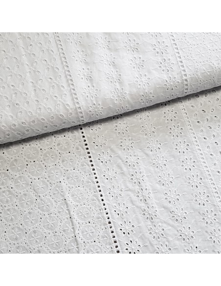 Tissu, Broderie Anglaise Fleurie, Blanc, Laize 135 cm, 100% Coton 100g/m²