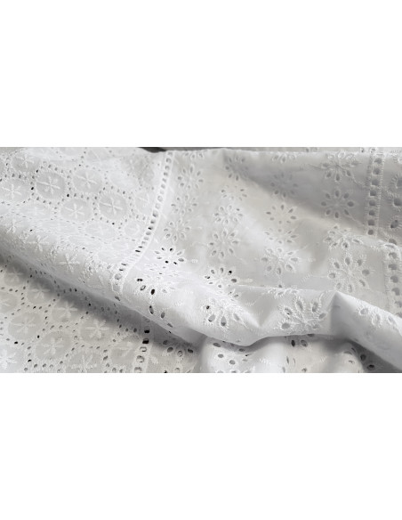 Broderie anglaise, fleurs, blanc